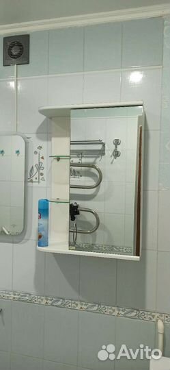 Настенная тумбочка в ванну