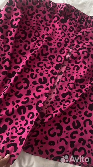 Платье миди с разрезом розовое леопард