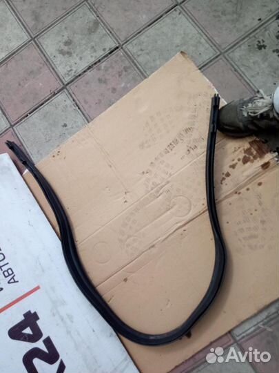 Уплотнитель капота Mercedes Benz S-class w220 19