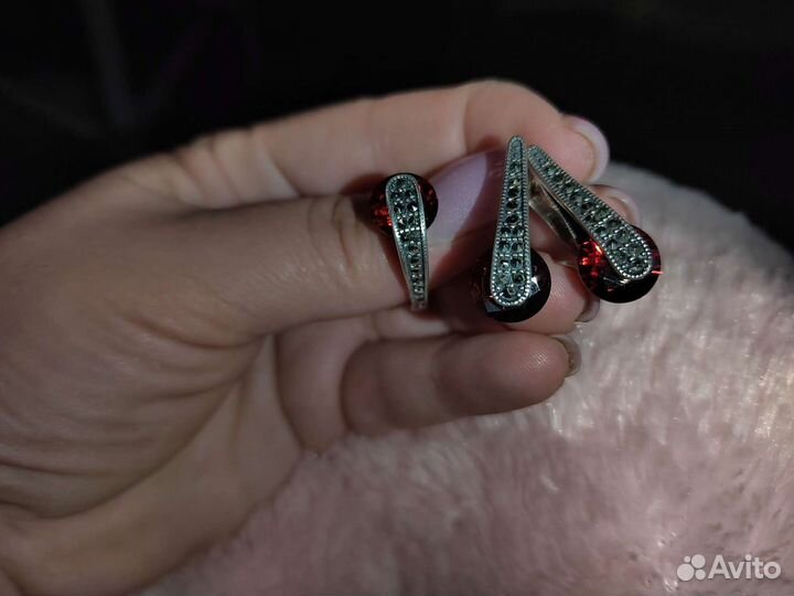 Серебряные серьги и кольцо