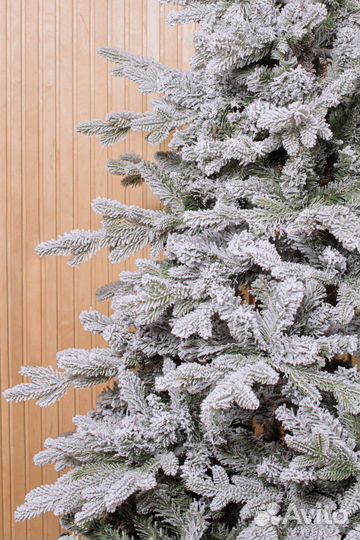 Елка искусственная заснеженная