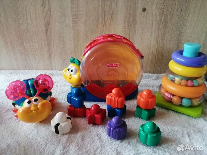 Развивающие игрушки для малышей пакетом