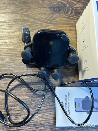 Беспроводная зарядка Qi для автомобиля