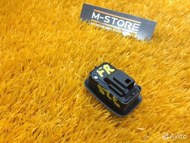 Кнопка открывания багажника передняя правая