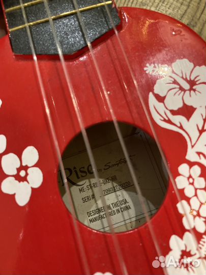 Укулеле Rise США с принтом красная