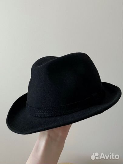 Шляпа из шерсти черная