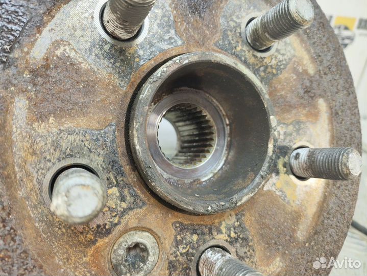 Кулак задний левый L Land Rover Freelander