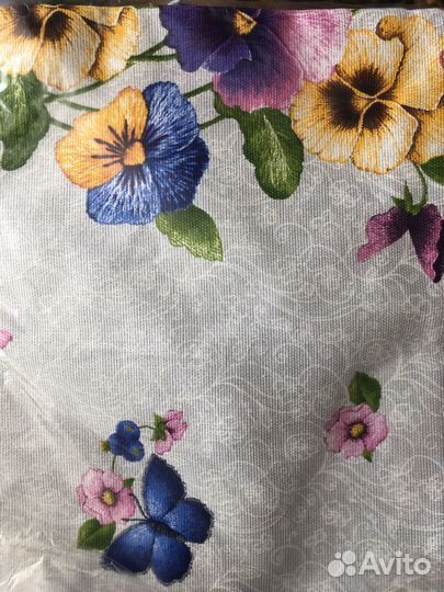 Продам набор из скатерти 150x180 см и 6 салфеток