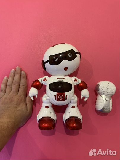 Игрушка робот с пультом
