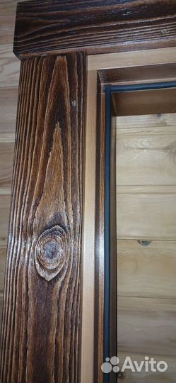 Дверь входная деревянная с коробкой