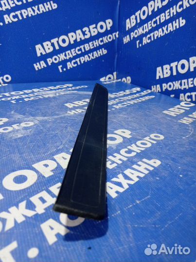 Накладка на порог Toyota Verso минивен 2ZR-FE 2009