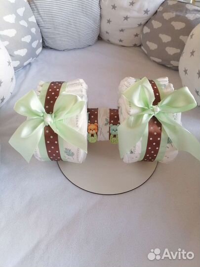 Торт из памперсов, букеты из детского питания