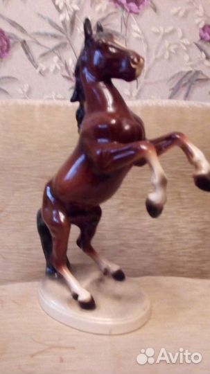 Статуэтка фарфоровая Лошадь
