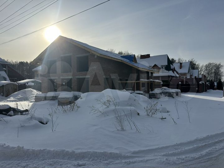 Коттедж 250 м² на участке 10 сот.