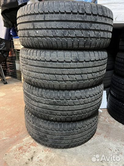 Kumho I'Zen KW27 215/55 R16