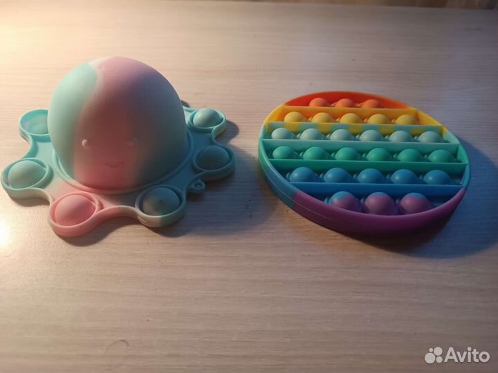 Попиты(2 штуки) осьминог и обычный поп ит