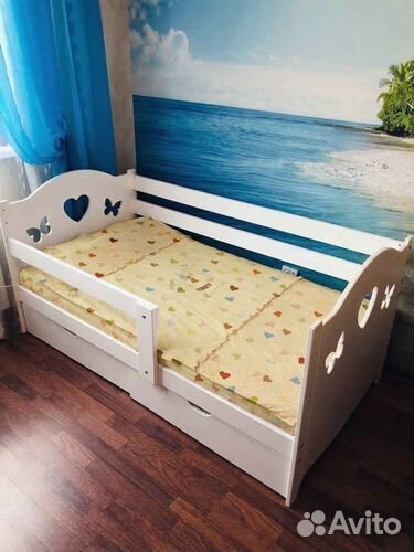 Кроватка из массива сингл с бортиком для малыша