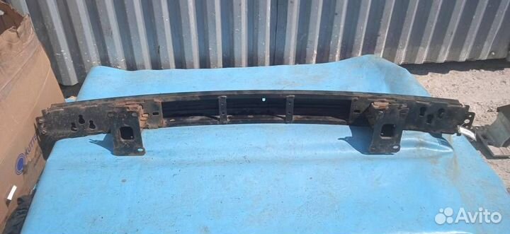 Усилитель переднего бампера Land Rover range rove