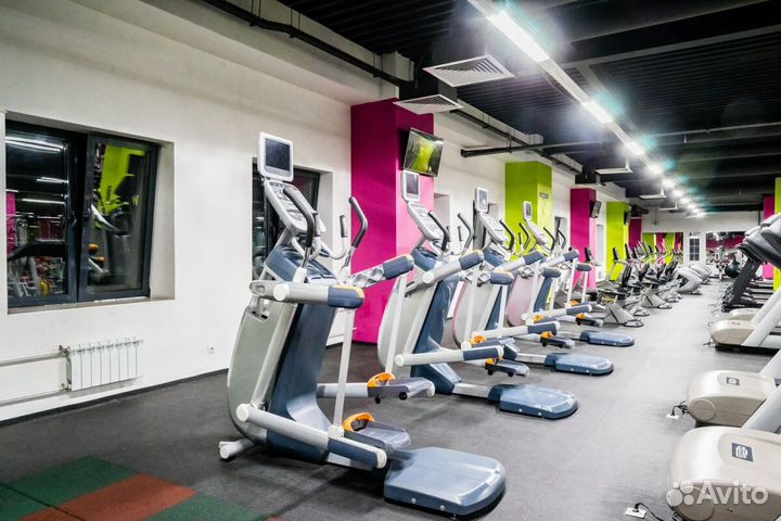 Абонемент в фитнес клуб с бассейном