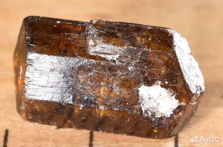 Турмалин дравит. Двухголовый кристалл