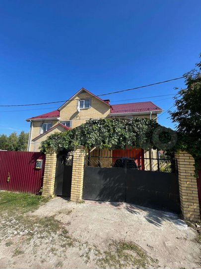 Коттедж 247 м² на участке 7,5 сот.