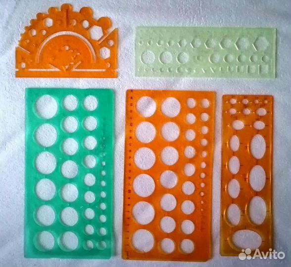 Чертежные треугольники, линейки, лекала, трафареты