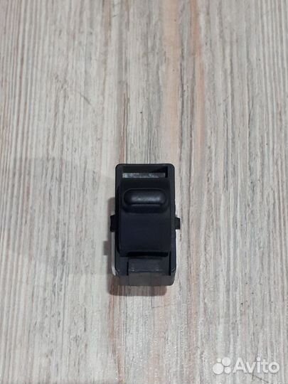 Кнопка стеклоподъемника Nissan NP300