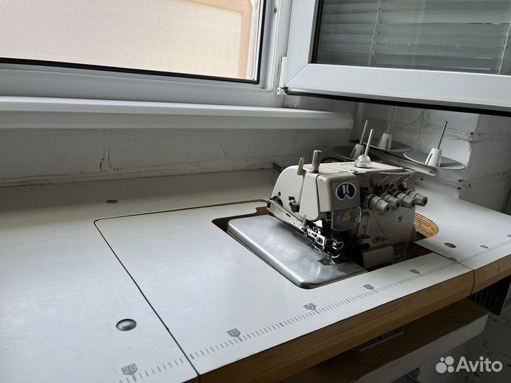 Швейная машинка jack оверлок