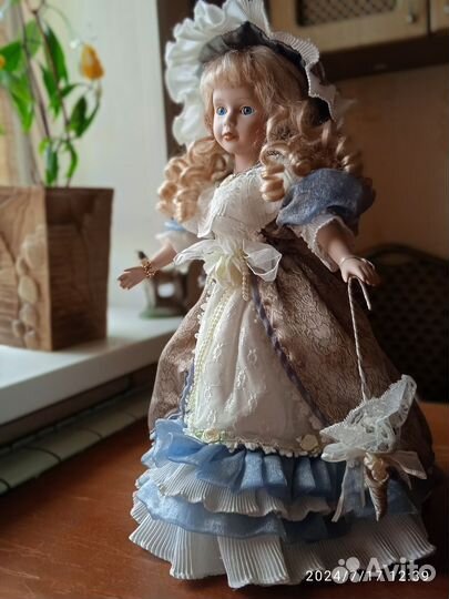 Кукла фарфоровая большая