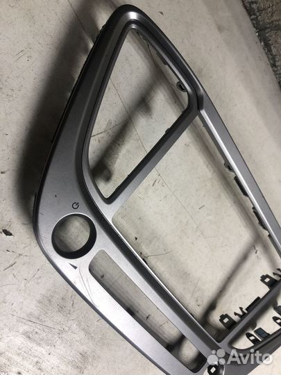 Рамка магнитолы Hyundai Solaris 2