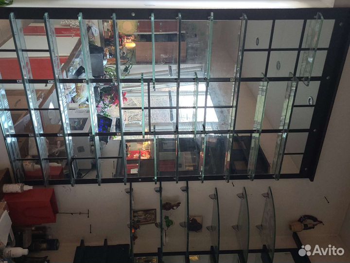 Полка для коллекций миниатюр