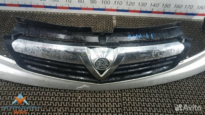 Решетка радиатора Opel Vivaro A рест. 2010