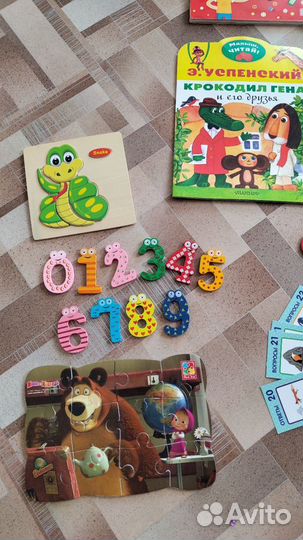 Книги детские, пазлы, значки