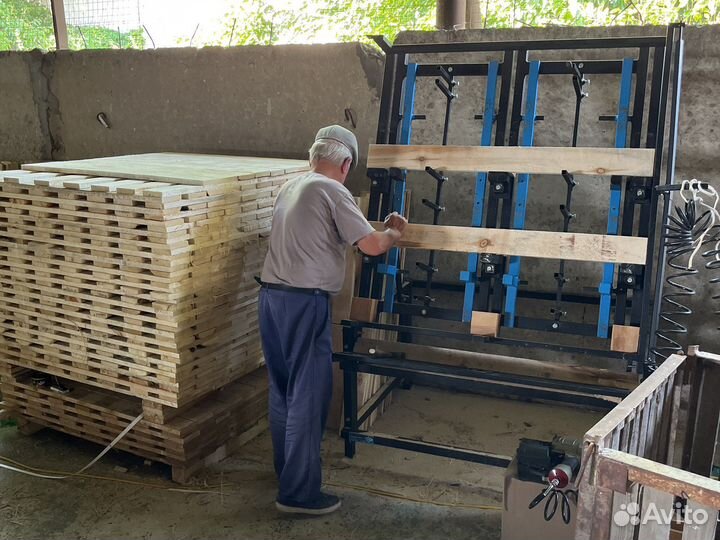 Сборщик деревянных поддонов