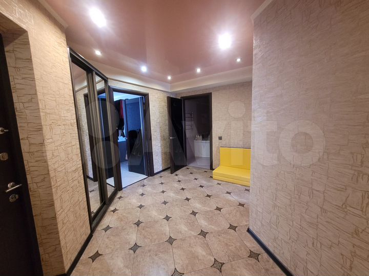 2-к. квартира, 66 м², 3/6 эт.