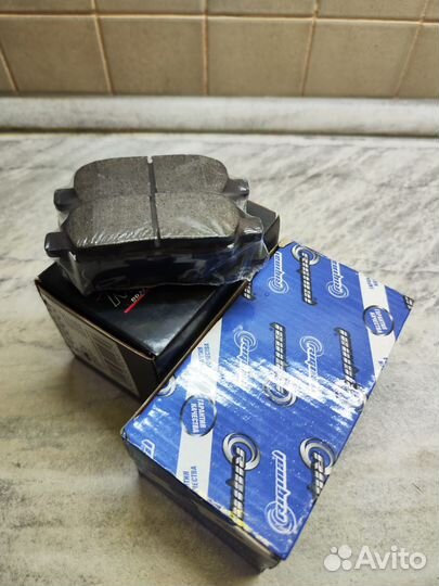 Продам тормозные колодки Nissan Qashqai