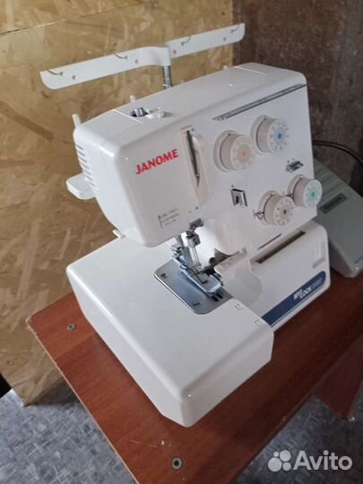 Швейная машина Janome бу