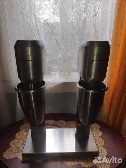 Аппарат для приготовления молочных коктелей