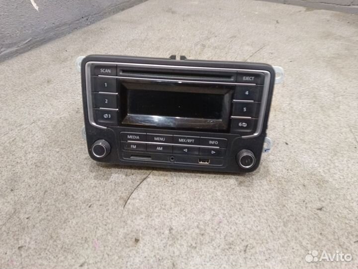 Оригинальная магнитола RCD 220 для VW Jetta 6