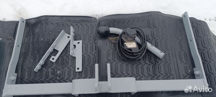 Фаркоп на Nissan tiida