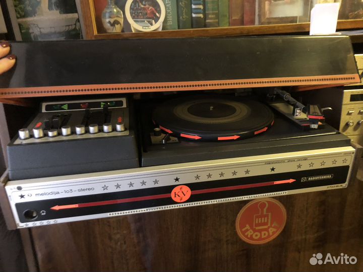 Стерео электропроигрыватель (электрофон) 1-го клас