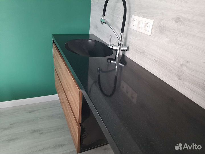 Тумба подвесная с раквиной из искусственного камня