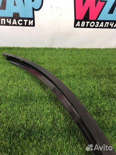 Молдинг (накладка кузовная) правый Ford Mustang