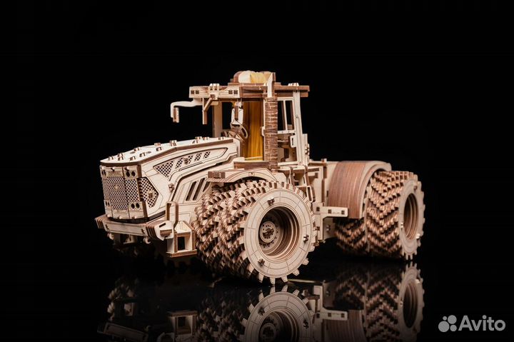 Сборная деревянная модель «Трактор Кировец К-7М»