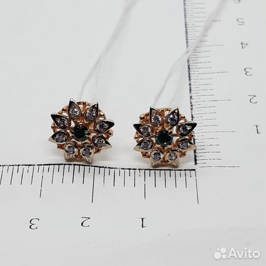 Золотые серьги с камнем