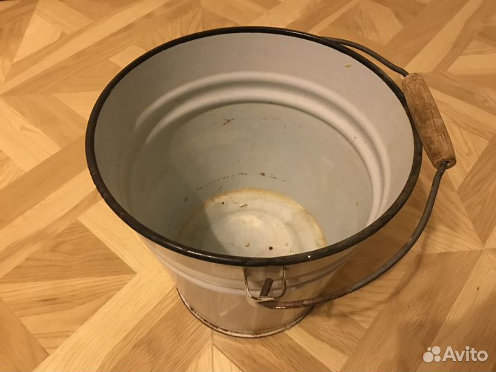 Эмалированное ведро