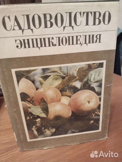 Продам книги