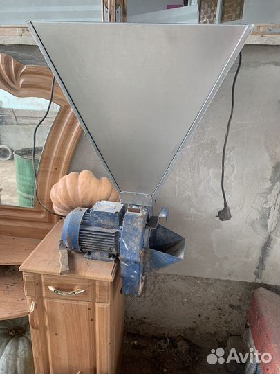 Зерно дробилка