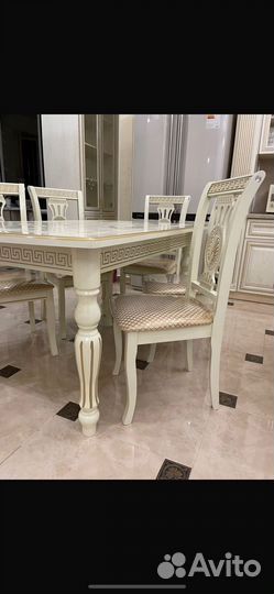 Стол и стулья