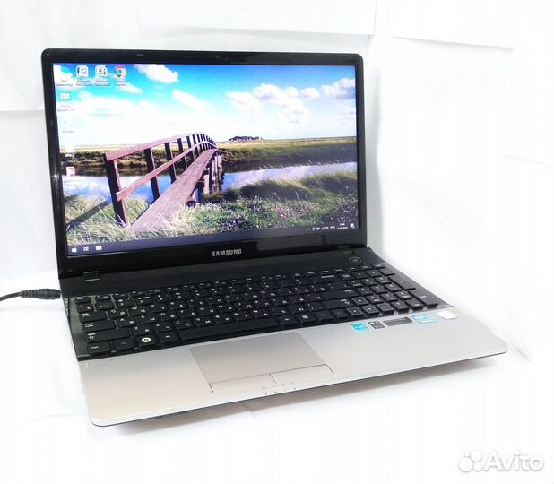Ноутбук Samsung i3-2350M/4/HDD500/520mx/Win10/15.6